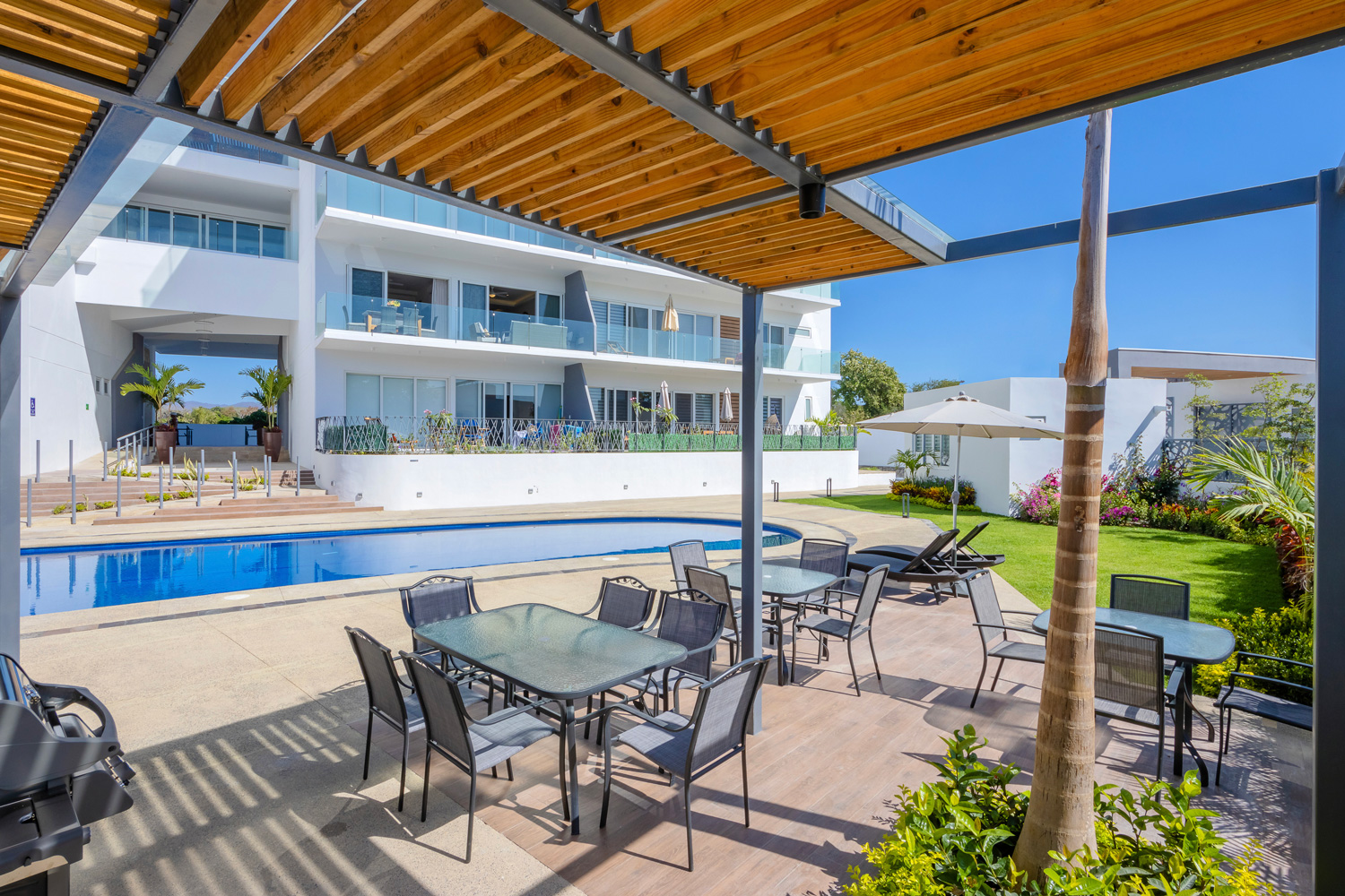 Spacious Luxury Condo for Sale in Flamingos | 2BR + Large Terrace | Gated Community — Flamingos Club Residencial